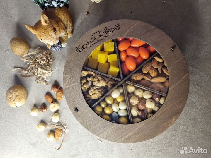 Подарочный набор с орешками и сухофрутом