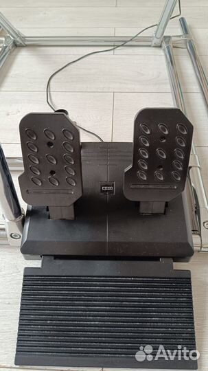 Игровой руль с педалями