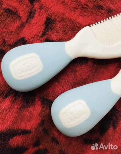 Шампунь и набор расчесок