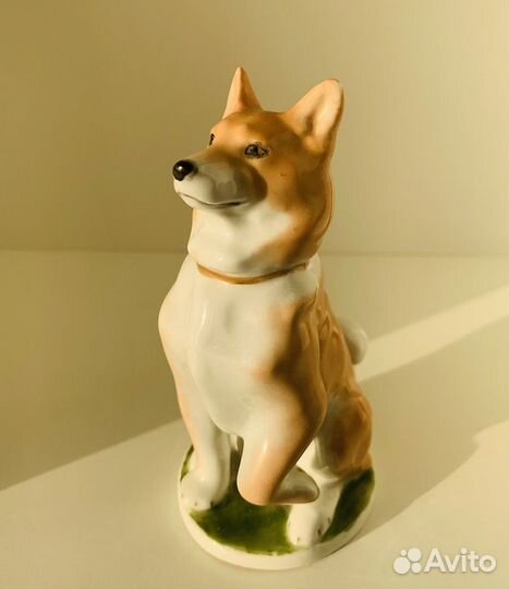 Антикварная фарфоровая статуэтка Лайка лфз