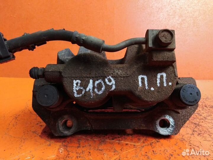 Суппорт тормозной передний правый Jeep Grand