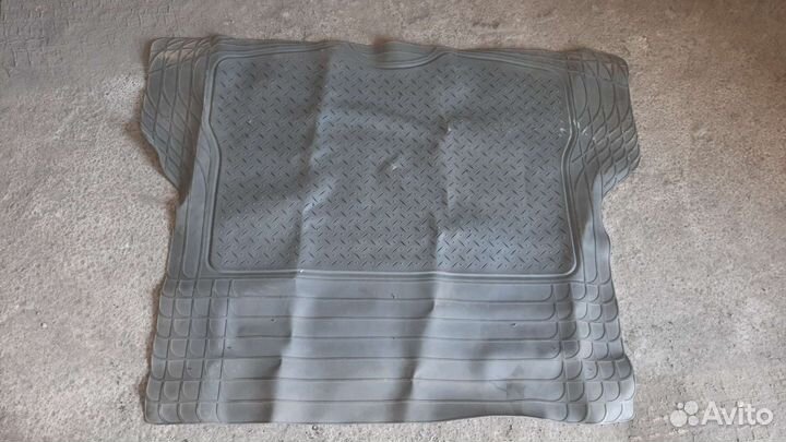 Автомобильный коврик в багажник