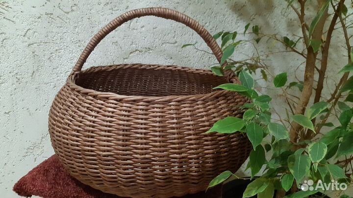 Корзина плетеная из бумажной лозы