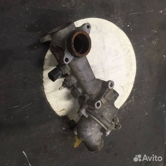 Корпус термостата Mercedes W202 M111