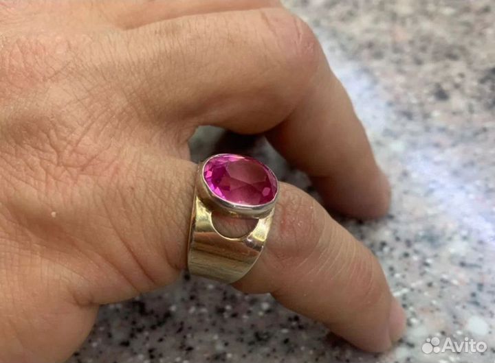 Серебряное кольцо с гранатом