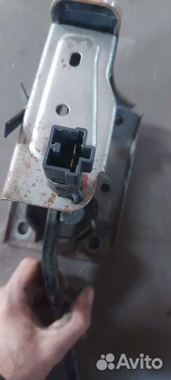 Датчик включения стоп-сигнала на Mitsubishi Lancer