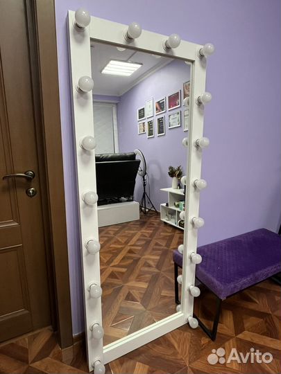 Зеркало с лампочками