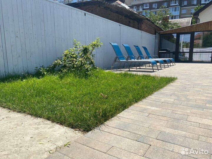 Место для отдыха с бассейном и мангалом