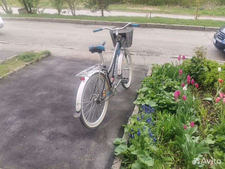 Дамский / женский велосипед Stark с корзиной