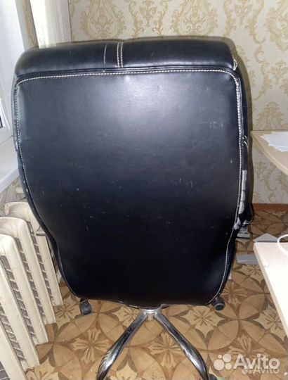 Офисное кресло
