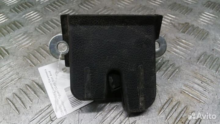 Замок багажника Volkswagen Tiguan