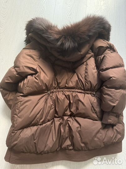 Пуховик с натуральным мехом лисы