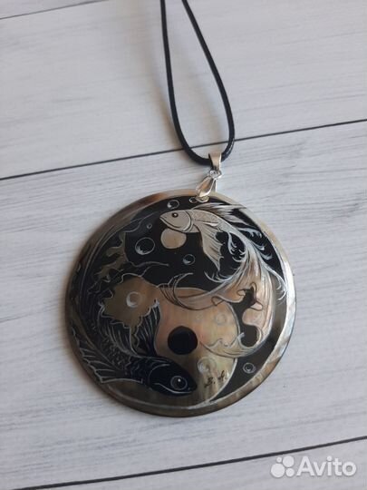 Кулон перламутровый 