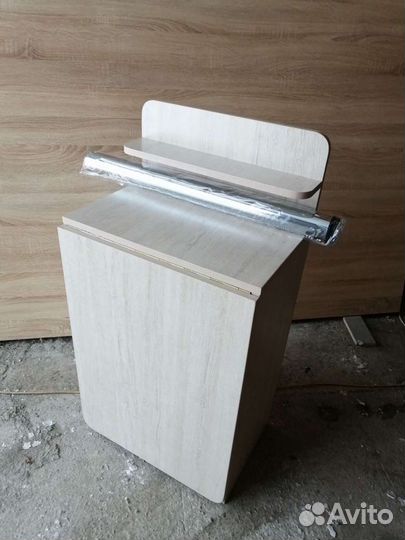 Маникюрный стол