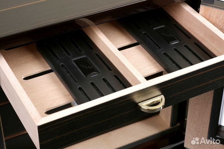 Хьюмидор-шкаф Gentili на 150 сигар 