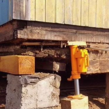 Подъём домов, замена нижних венцов дома