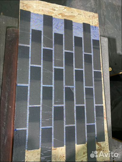 Гибкий кирпич на сетке