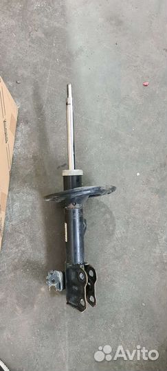 Амортизатор передний левый 4852080282 camry 50 3.5