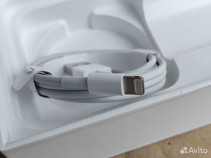 Оригинальный провод на iPhone