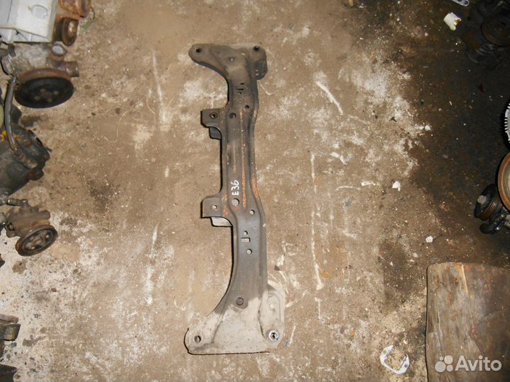 Передняя балка моторная подрамник BMW E36 бмв Е36