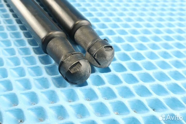 Амортизаторы крышки багажника Skoda Fabia 2