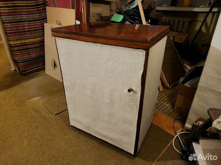 Швейная машина СССР Чайка 3 (кл. 116-2) с тумбой