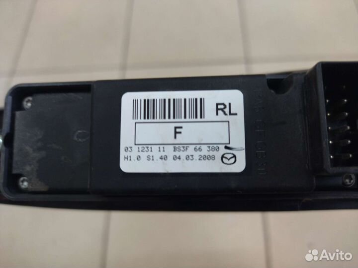 Кнопка заднего левого стеклоподъемника Mazda 3 BK