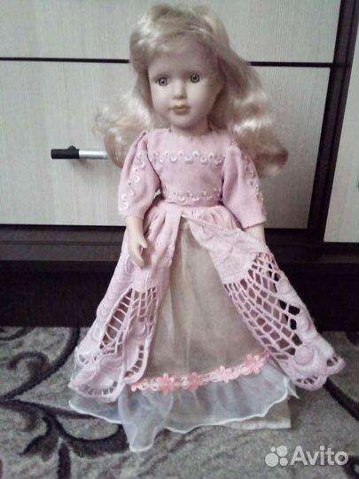 Кукла коллекционная фарфоровая