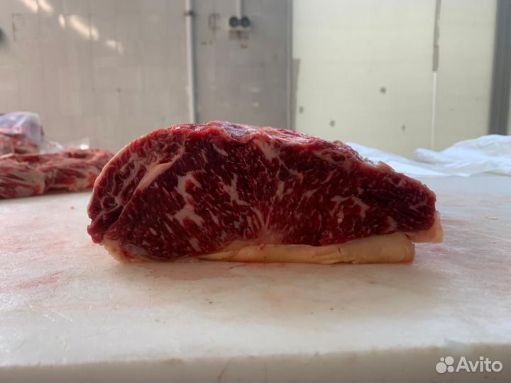 Стейк Стриплойн из мраморной говядины