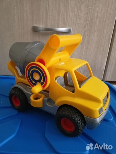 Развивающий автомобиль для маленьких