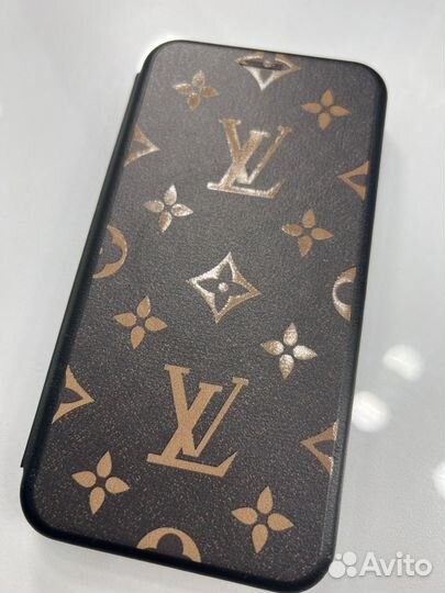 Чехол Guess и чехол книжка LV на iPhone 11