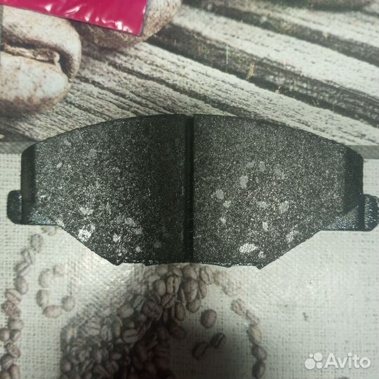 Тормозные колодки передние на volkswagen polo