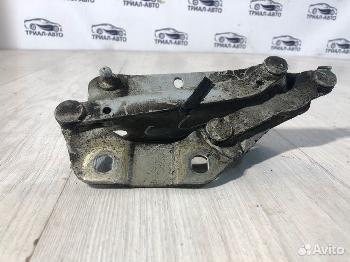 Петля капота Land Rover Freelander 2 правая