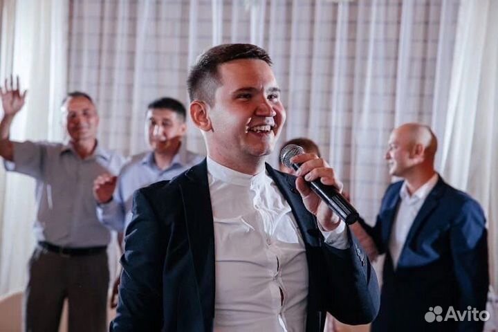 Ведущий