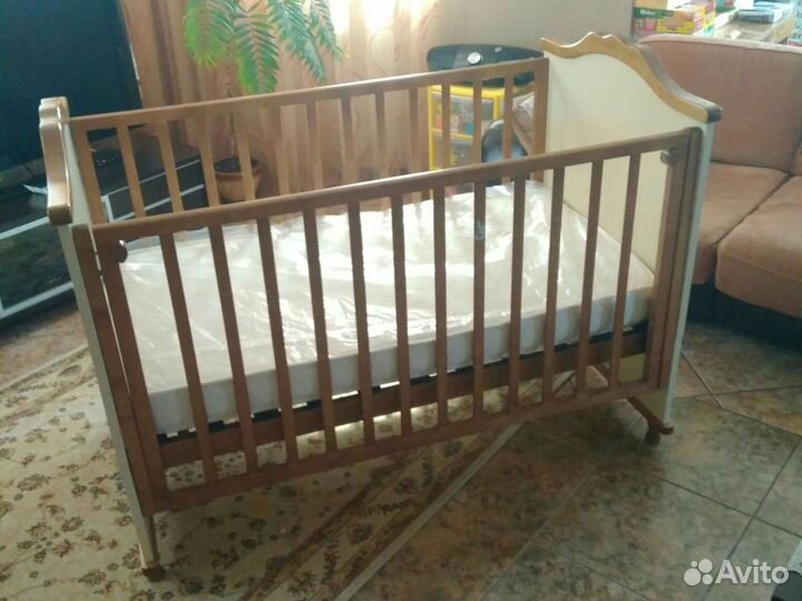 Кроватка детская с матрасом