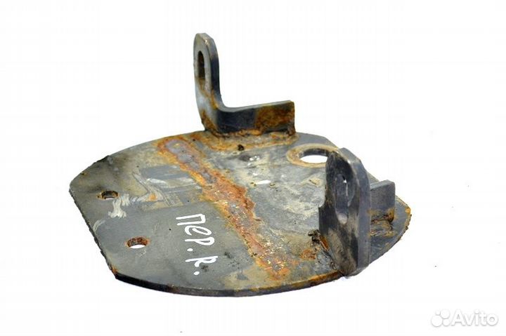 Кронштейн пневморессоры переднего моста, правый re