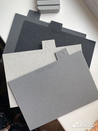 Набор новый разделочных досок пластик на подставке