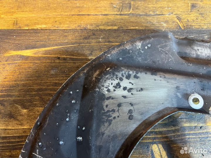 Пыльник кожух тормозного диска передний правый Bmw