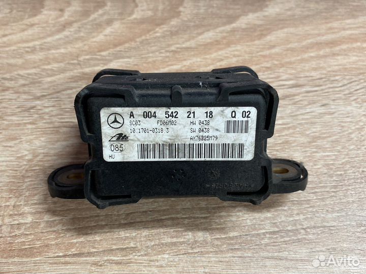 Датчик ускорения Mercedes A0045422118