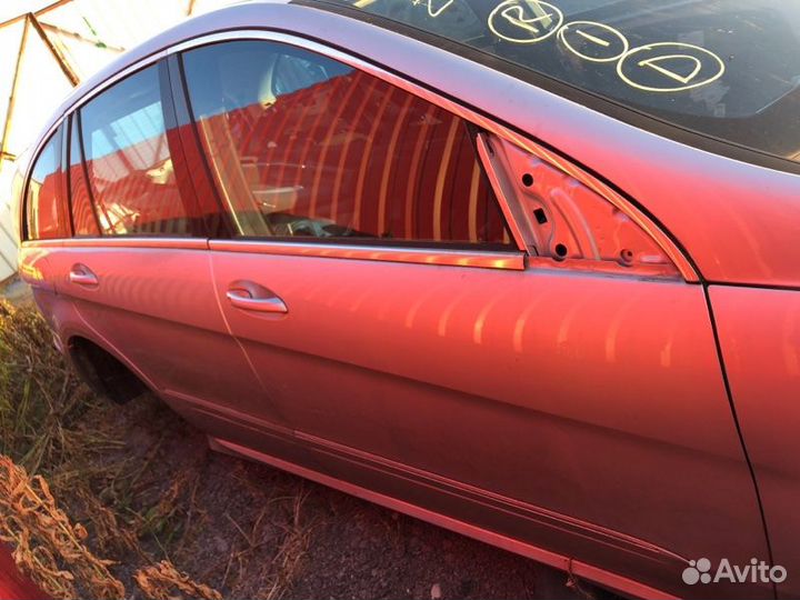 Дверь Mercedes R-Class W251 272.967 2006