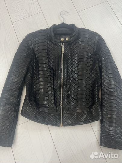 Женская куртка из питона