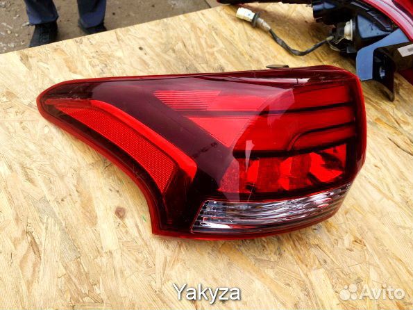 Фонарь в крыло левый Митсубиши Аутлендер 3