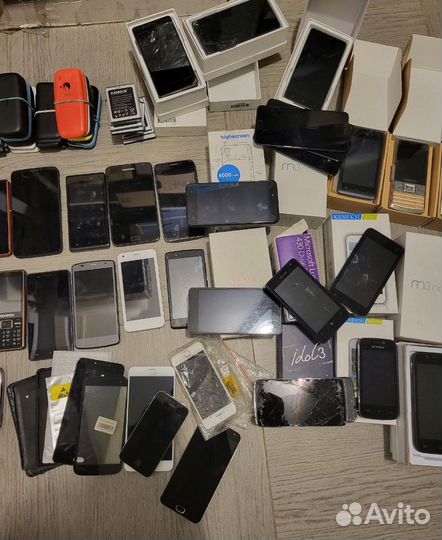 40 смартфонов