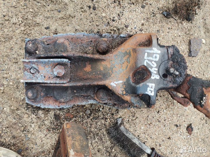 Кронштейн крепления передней рессоры Volvo F12