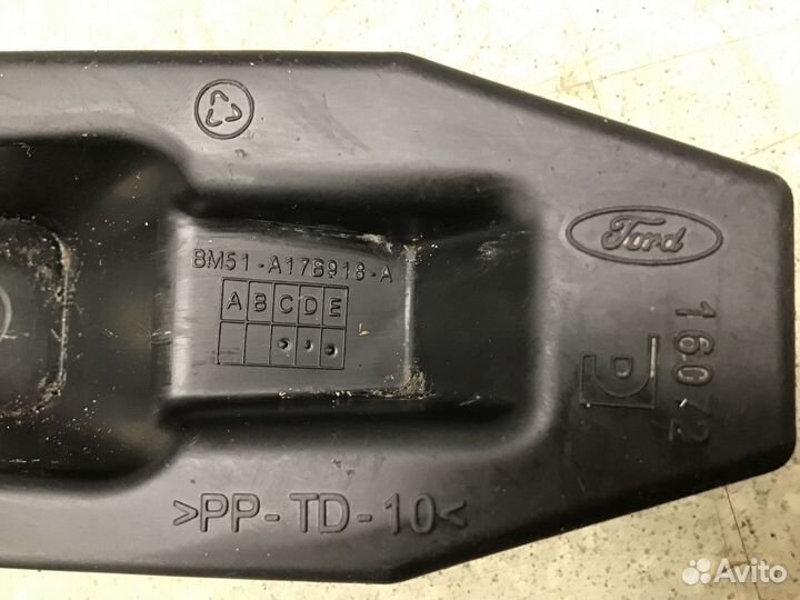 Кронштейн заднего бампера правый Ford Focus III 20