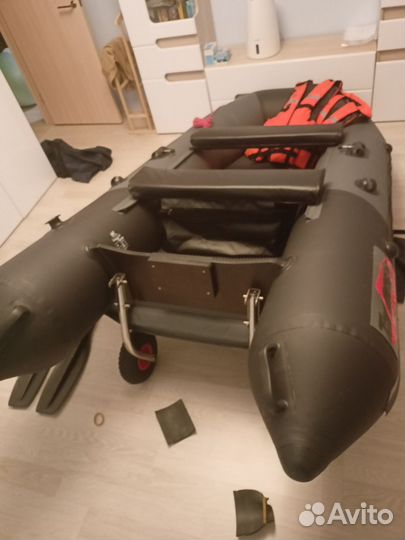 Надувная лодка с мотором