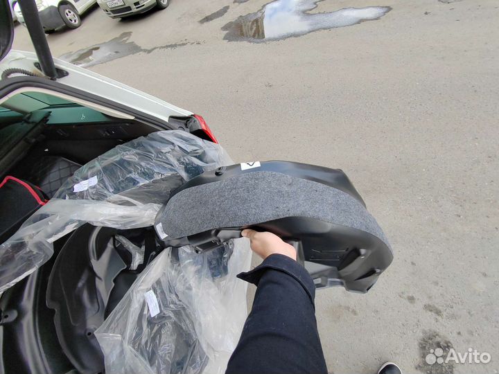 Подкрылки с шумоизоляцией на Toyota RAV4 2019