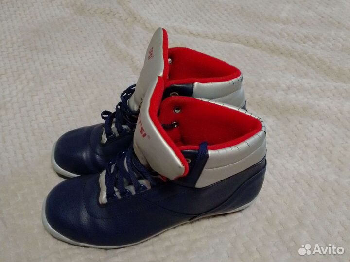 Лыжные ботинки