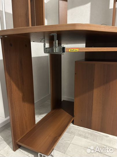 Компьютерный стол DaVita