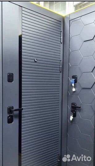 Дверь входная металлическая новая